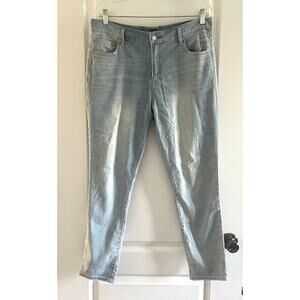 Gap Lightweight Best Girlfriend Jeans in Light Indigo